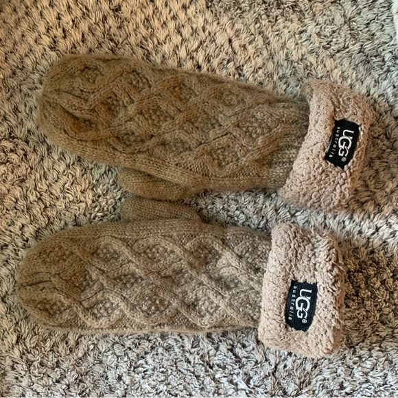 UGG Australia Mitten knitted Gloves Taupe Brown - Picture 3 of 4